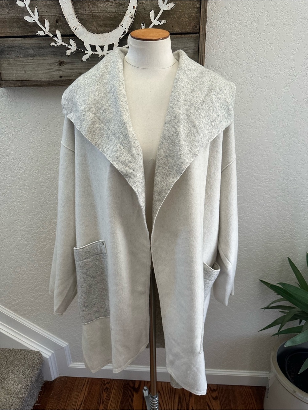 Sosken Giova cream gray oversized fleece wrap poncho OS NWT